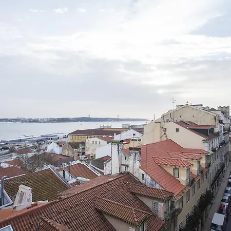 Breathtaking River View In Alfama Daire Lisboa