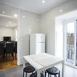 Breathtaking River View In Alfama Διαμέρισμα *